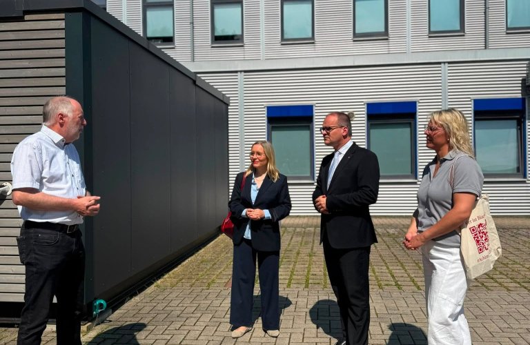Zu Besuch bei Power Innovation mit Wirtschaftsminister Grant Hendrik Tonne